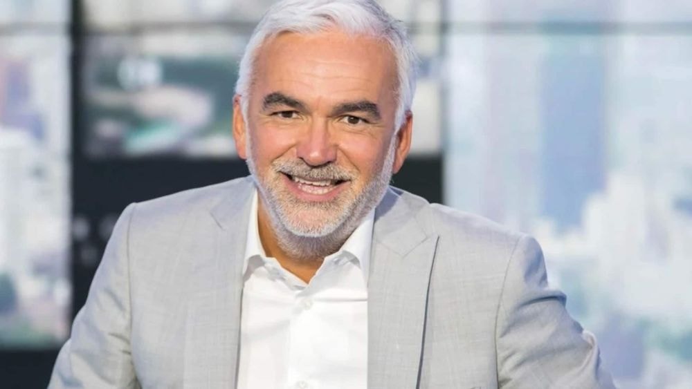 Pascal Praud "sans pitié" ? Des révélations sur le présentateur glacent la Toile, "il appelait nos patrons pour..."