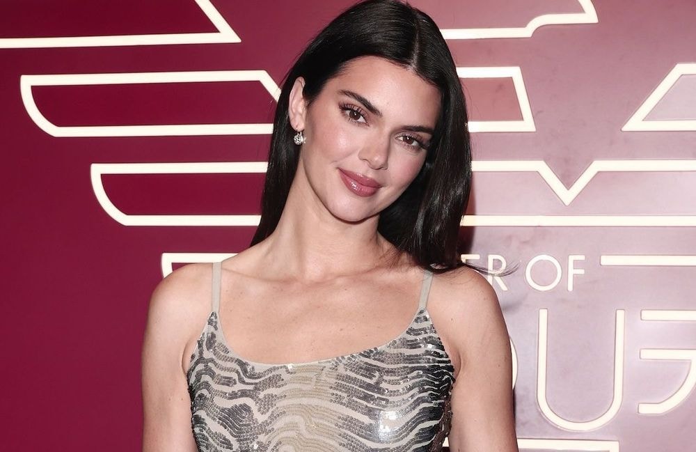 Kendall Jenner fait sensation dans une robe vintage portée par Cindy Crawford, 27 ans plus tôt