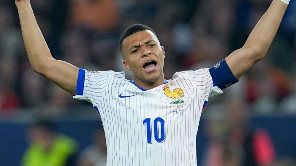 Kylian Mbappé atomisé par une sénatrice paraguayenne : "Qu'on la foute dehors, interdiction de venir en France, même en Europe !"