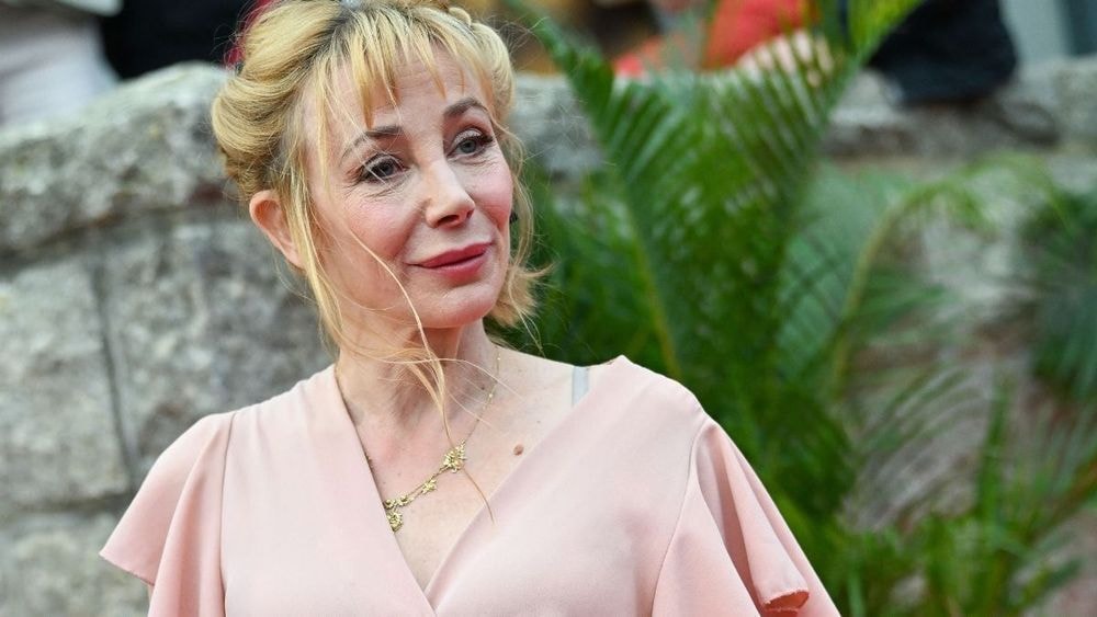 Julie Depardieu se confie sur la notoriété de son père alors qu’elle était enfant : “Tu n’es bonne à rien”