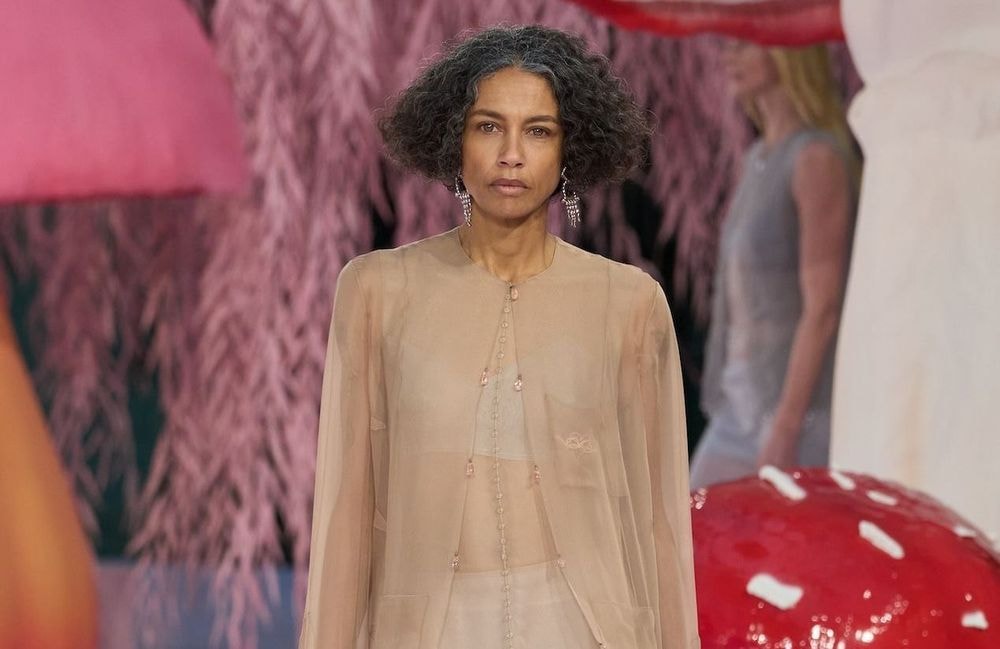 Qui est Stéphanie Cavalli, le mannequin d’une quarantaine d'années qui a ouvert le défilé Chanel ?