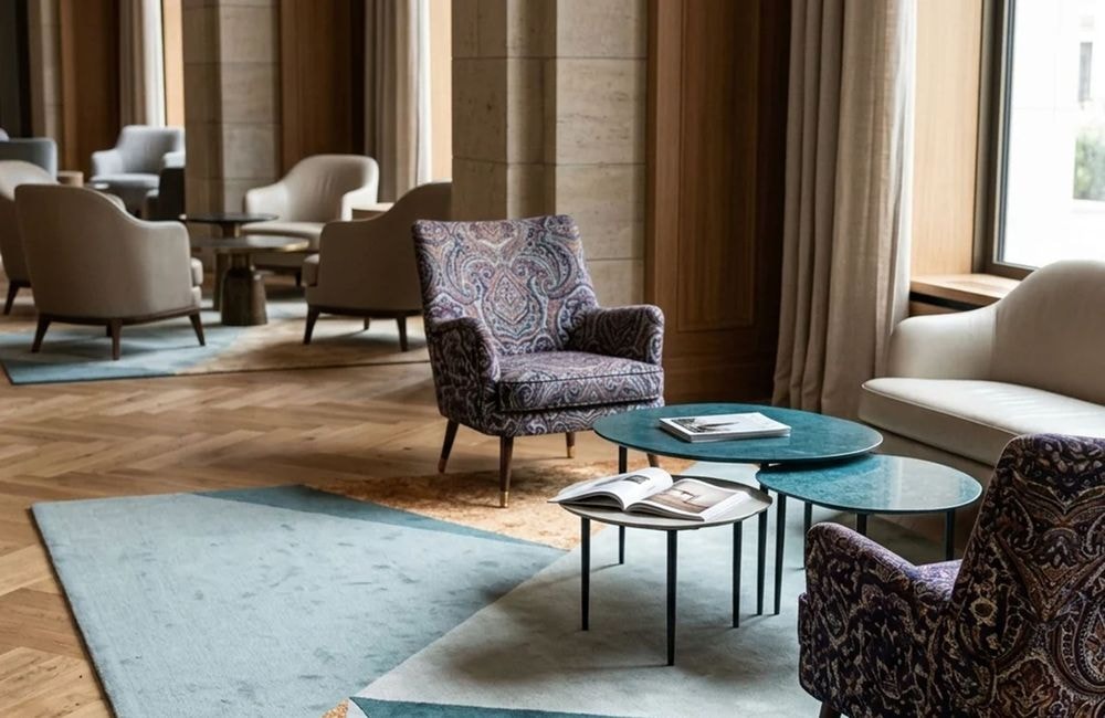 Ces hôtels parisiens vendent leur mobilier jusqu'à -90 %