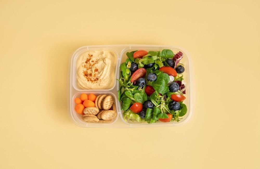 Voici pourquoi il ne faut jamais manger dans des barquettes en plastique