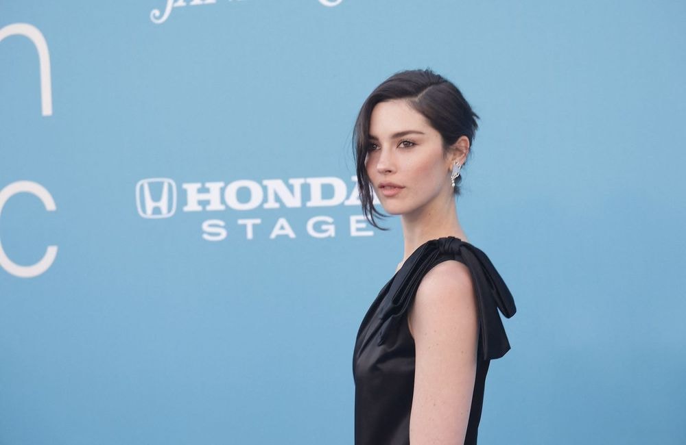 Gracie Abrams incarne l'élégance sur le tapis rouge des Billboard Women in Music Awards