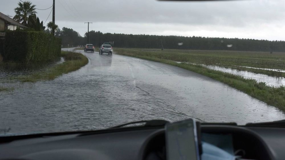 Assurance auto : « Je conduis alors qu'il y a une alerte rouge météo. Je risque quoi ? »