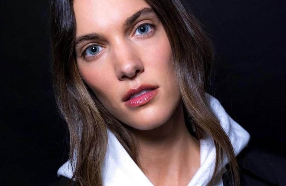 Best of beauté : Charlotte Cardin rejoint la famille L’Oréal Paris, Valentino nous invite dans son jardin d’été…