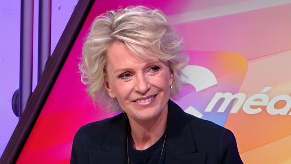 Sophie Davant (61 ans) change de look, sa coupe au carré laisse place à une transformation étonnante