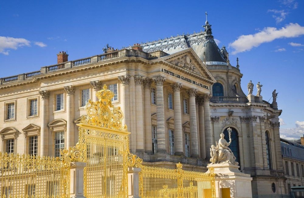 Canicule : une fille de 10 ans décède dans la cour du château de Versailles