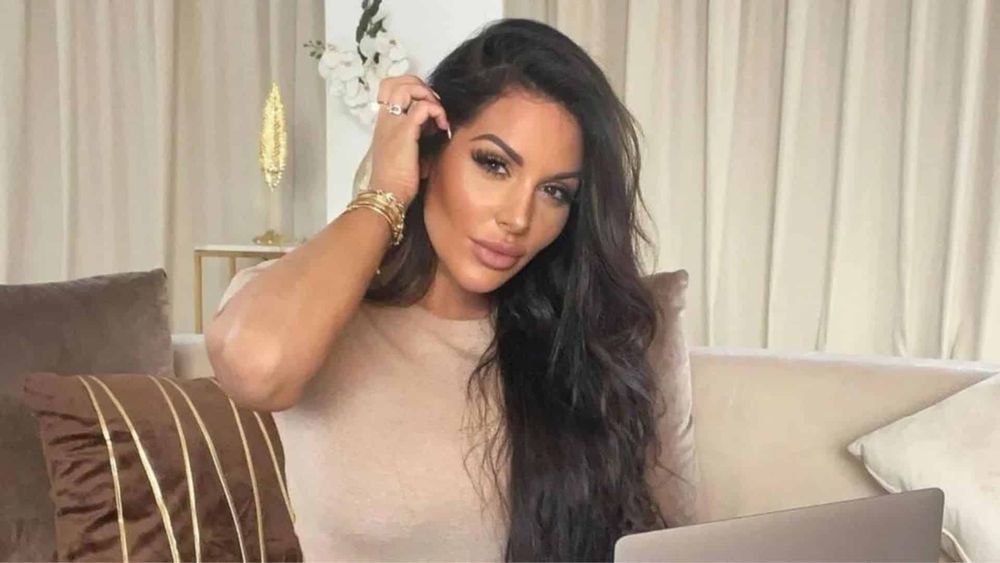 "Je suis amoureuse" : Laura Lempika en couple ? Elle fait des révélations sur sa situation sentimentale !