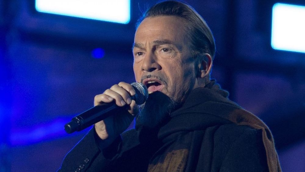 Florent Pagny, adepte de la chirurgie esthétique ? Le chanteur de 63 ans dévoile l'opération qu'il a subie trois fois