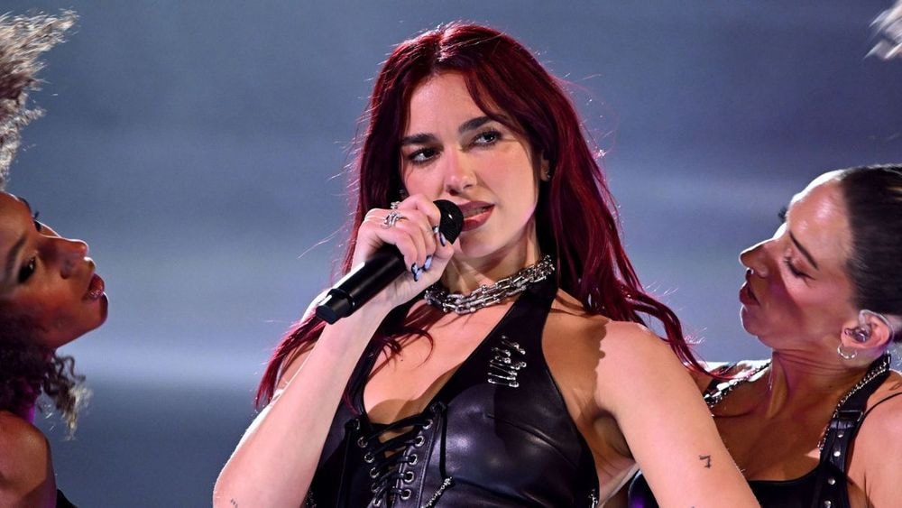 Des "prédateurs" sévissent en plein concert de Dua Lipa : "Ils filment sous les jupes"