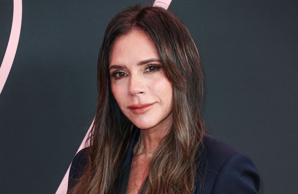 Victoria Beckham a 50 ans : voici ses produits et soins anti-âge préférés
