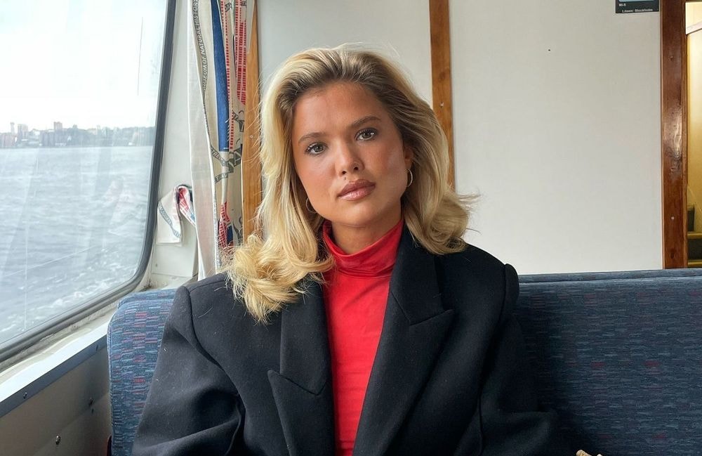 Qu’est-ce que le brushing mémoire, la technique des stars pour des cheveux impeccables sans effort ?