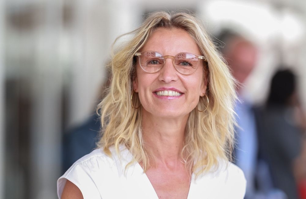 Alexandra Lamy succombe à cette coupe courte ultra-tendance