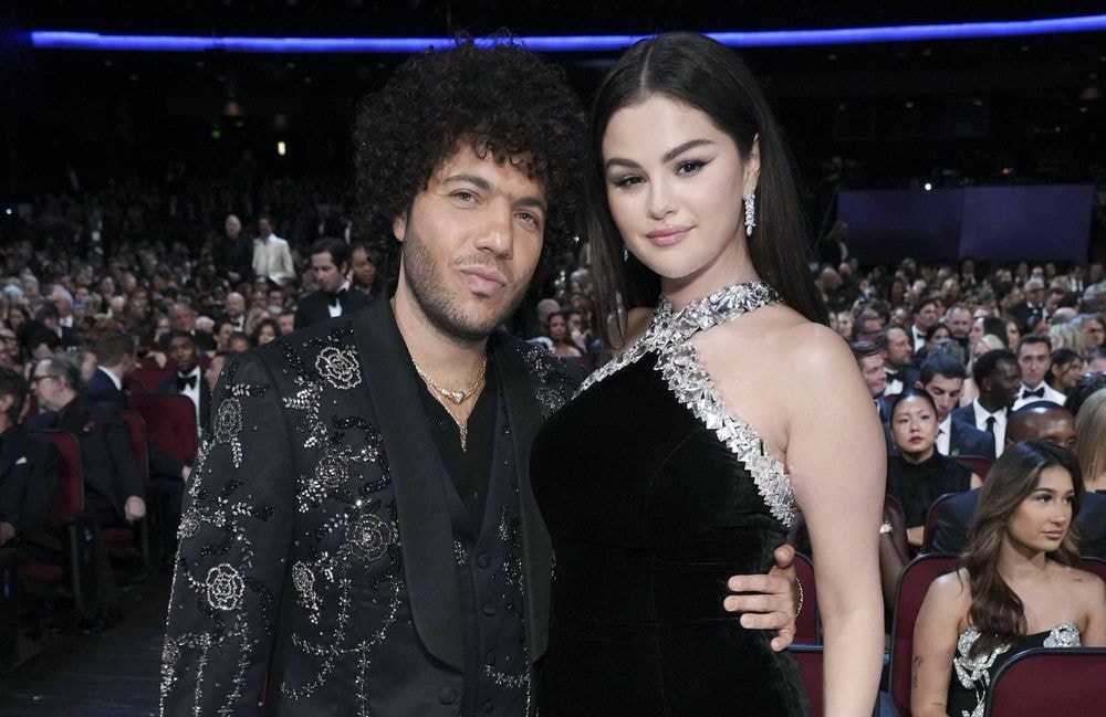 Selena Gomez : tout sur sa bague de fiançailles et ses origines du 18ème siècle