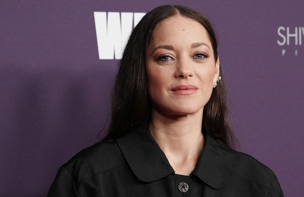 Dans « The Morning Show », Marion Cotillard apparaît avec le carré star de la rentrée
