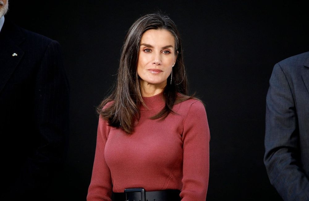 Letizia d’Espagne : on s’inspire de sa façon d'accessoiriser une robe en maille