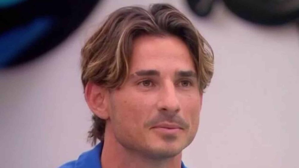 : Secret Story : une séquence étrange avec Maxence le soir de la finale interpelle fortement les internautes !Secret Story : une séquence étrange avec Maxence le soir de la finale interpelle fortement les internautes !