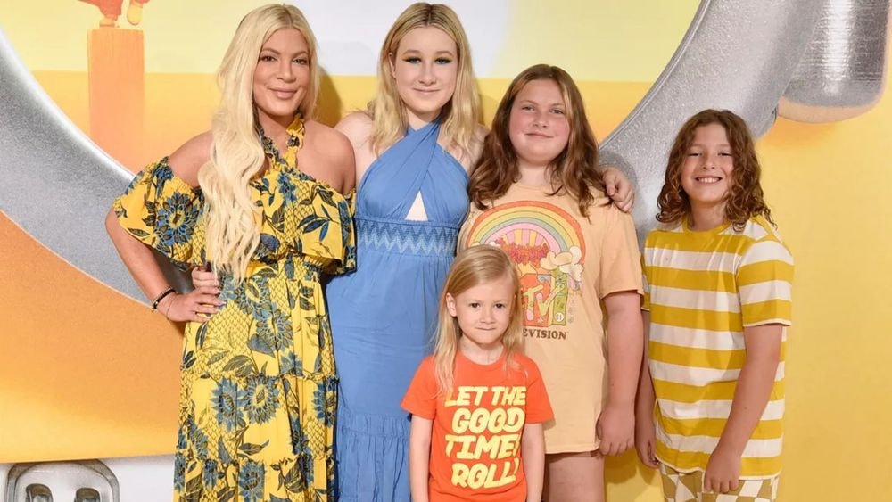 Tori Spelling : l'actrice brise le silence sur son accident de la route impliquant 7 enfants