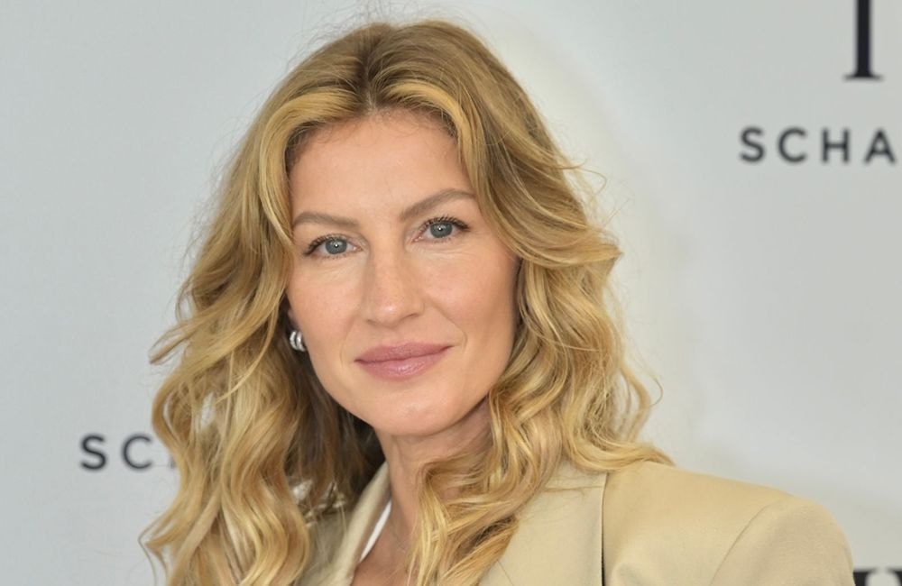 Méconnaissable, Gisele Bündchen adopte une coupe au carré à l'inspiration rétro