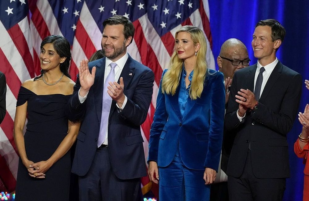 Présidentielle américaine : le tailleur bleu d’Ivanka Trump, pied-de-nez à la politique de son père ?