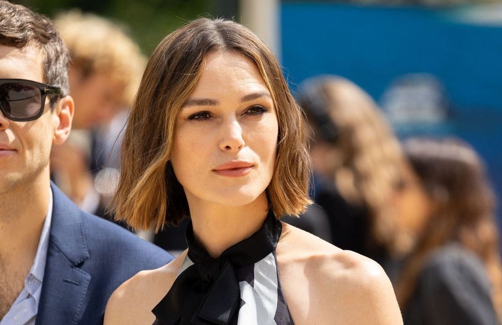 « Je trouve cela très terrifiant » : Keira Knightley évoque l’interdiction aux réseaux sociaux pour ses enfants