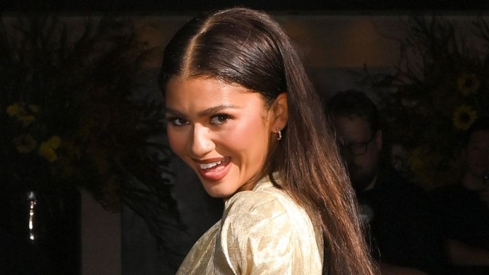 Zendaya fait sensation à l'avant-première de The Odyssey avec une robe Louis Vuitton à la fente XXL