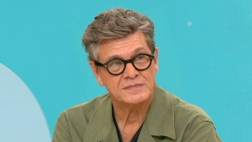 Marc Lavoine répond aux critiques sur son couple avec Adriana Karembeu : "On ne va pas marcher cagoulés"