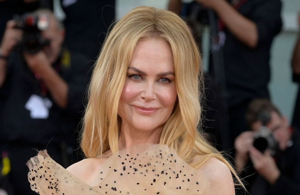 Mermaid hair : Nicole Kidman adopte cette coiffure idéale pour les cheveux ondulés