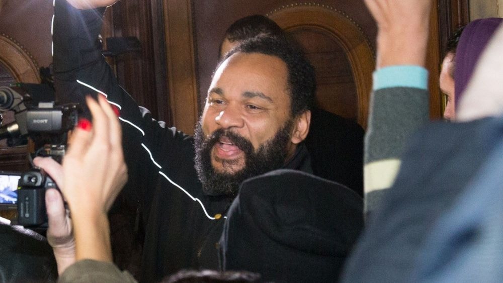 "Avec Israël, il y a…" : La phrase incendiaire de Dieudonné qui met le feu aux poudres