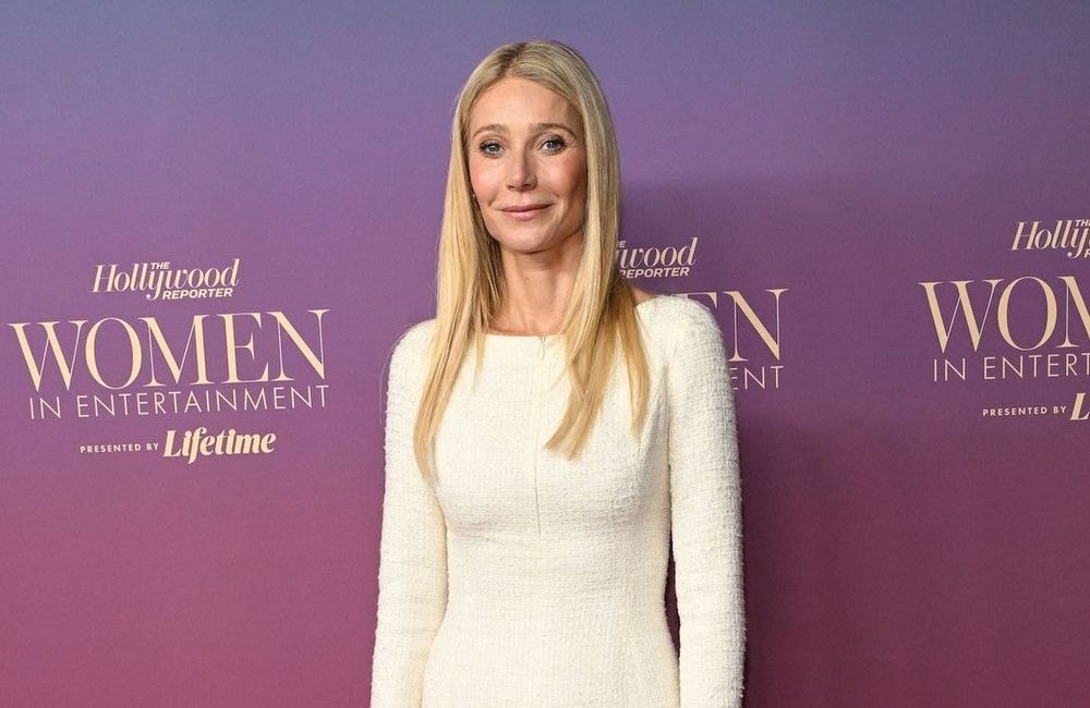 27 ans plus tard, Gwyneth Paltrow ressuscite ce look de Carolyn Bessette-Kennedy