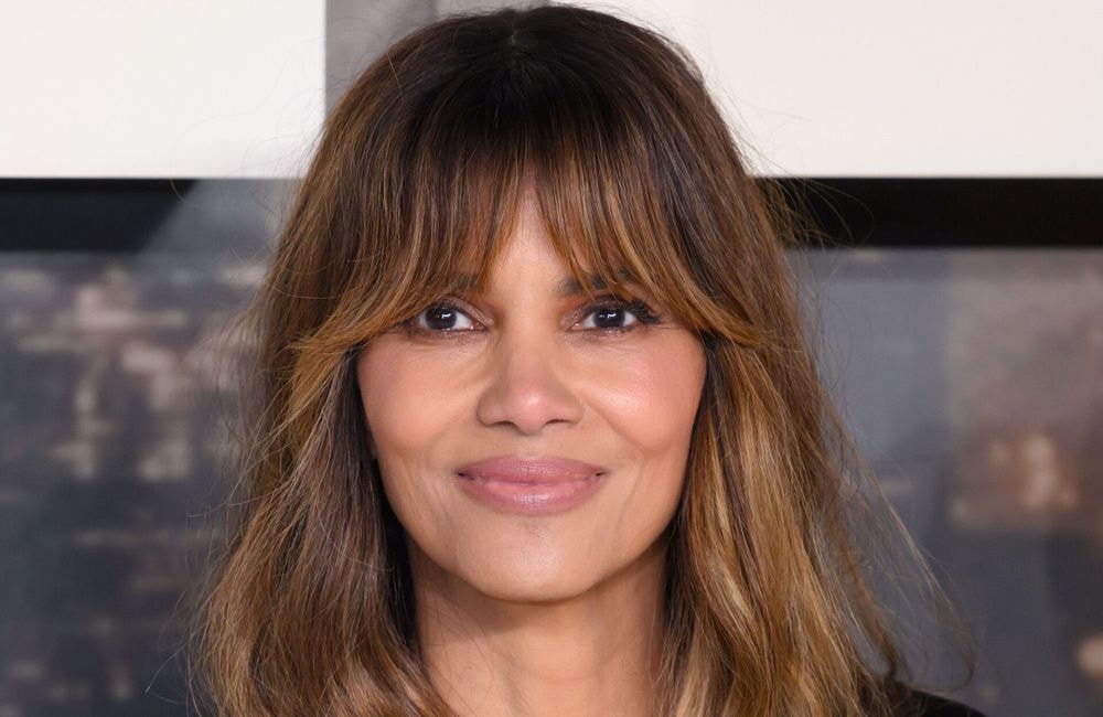 « À un certain âge, on se sent marginalisée, dévalorisée » : Halle Berry, 59 ans, évoque sa ménopause sans tabou