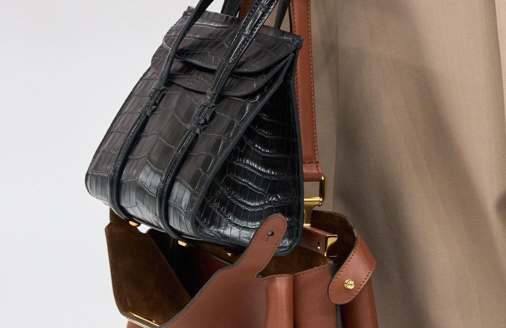 Fendi confirme la tendance du double-sac à la Fashion Week de Milan