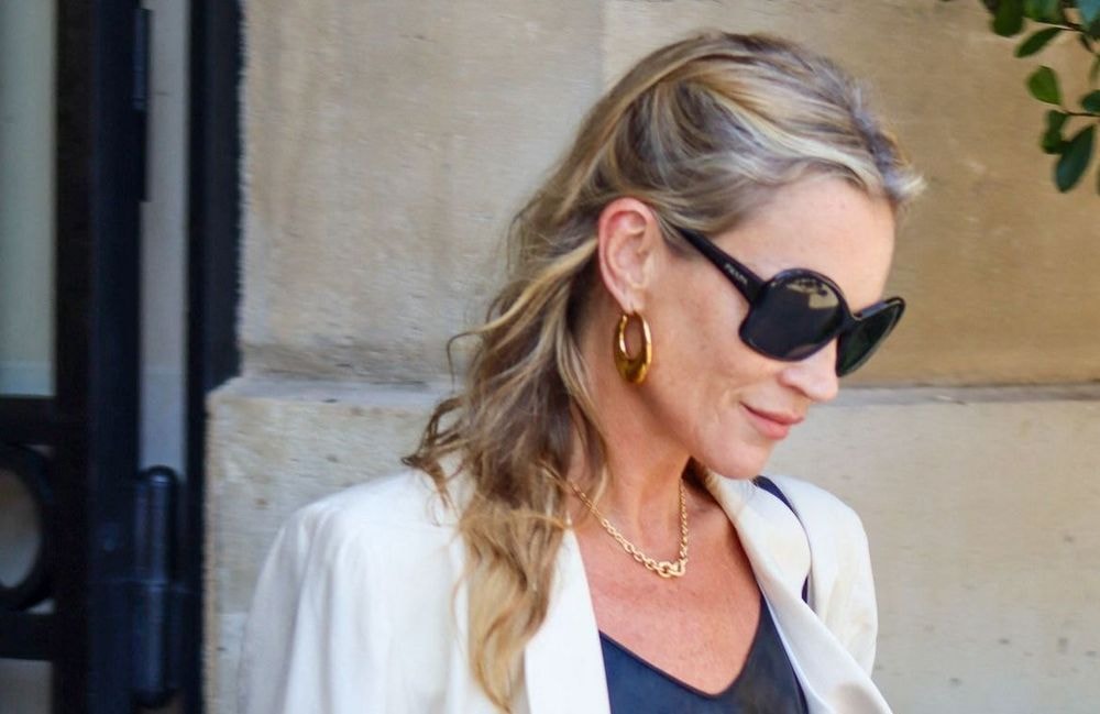 Canicule à Paris : Kate Moss dévoile son astuce mode pour rester élégante malgré la chaleur