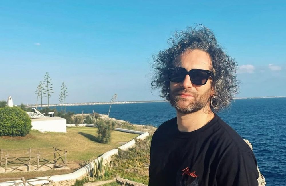 Accusé de viols, l’humoriste Seb Mellia a été placé en garde à vue, puis relâché