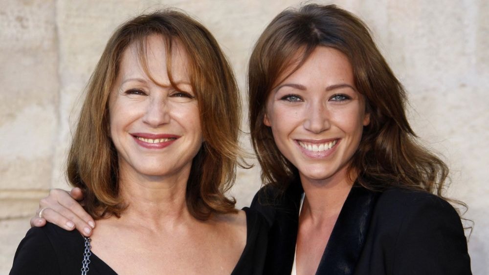 Laura Smet : elle réapparaît pour la première fois après les obsèques de Nathalie Baye et officialise une grande nouvelle !