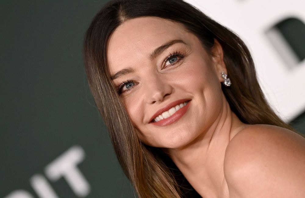 La « sieste anti-âge » : l’astuce de Miranda Kerr pour ralentir le vieillissement corporel