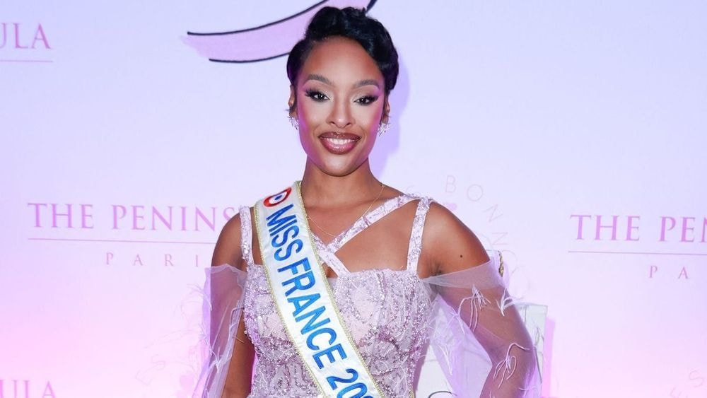 Angélique Angarni-Filopon (Miss France 2025) s'adresse à sa relève, Miss Tahiti : "Tu brilles"