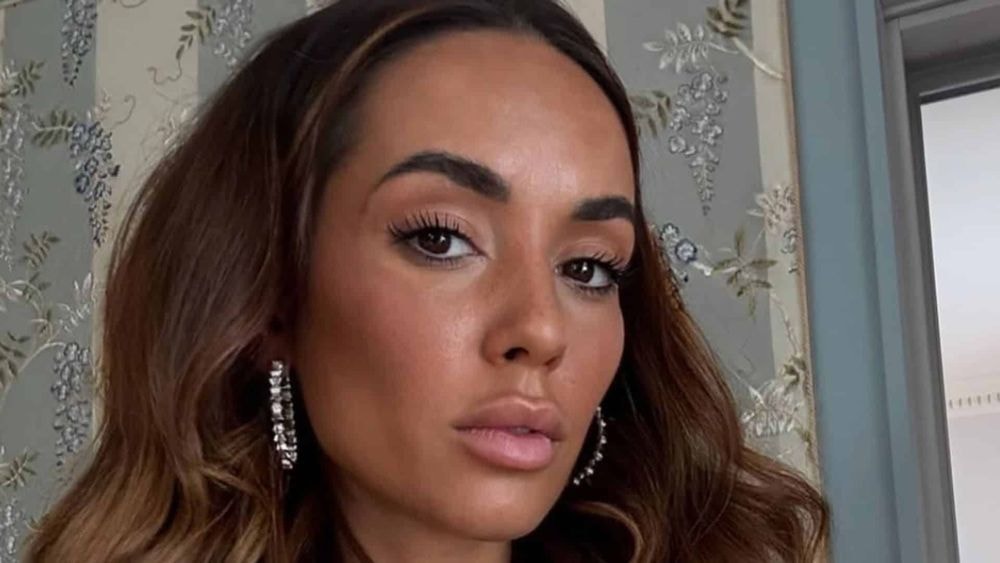 Hilona Gos en couple : l'identité de son nouveau chéri fuite, c'est le sosie de Julien Bert et Paul-André !