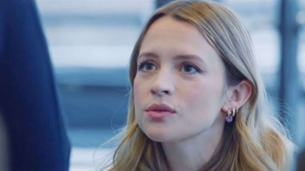 Angèle : la chanteuse dévoile ce trouble auditif dont elle souffre et qui est incompatible avec sa carrière, "un cauchemar" !