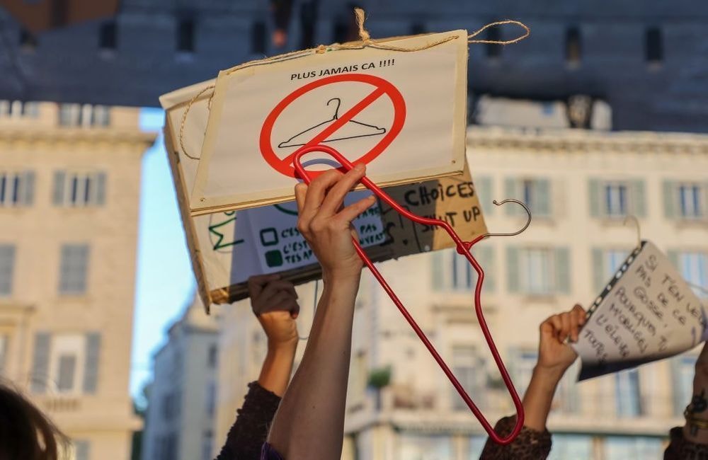 Accès à l'IVG : un parcours semé d'embûches pour les femmes en France
