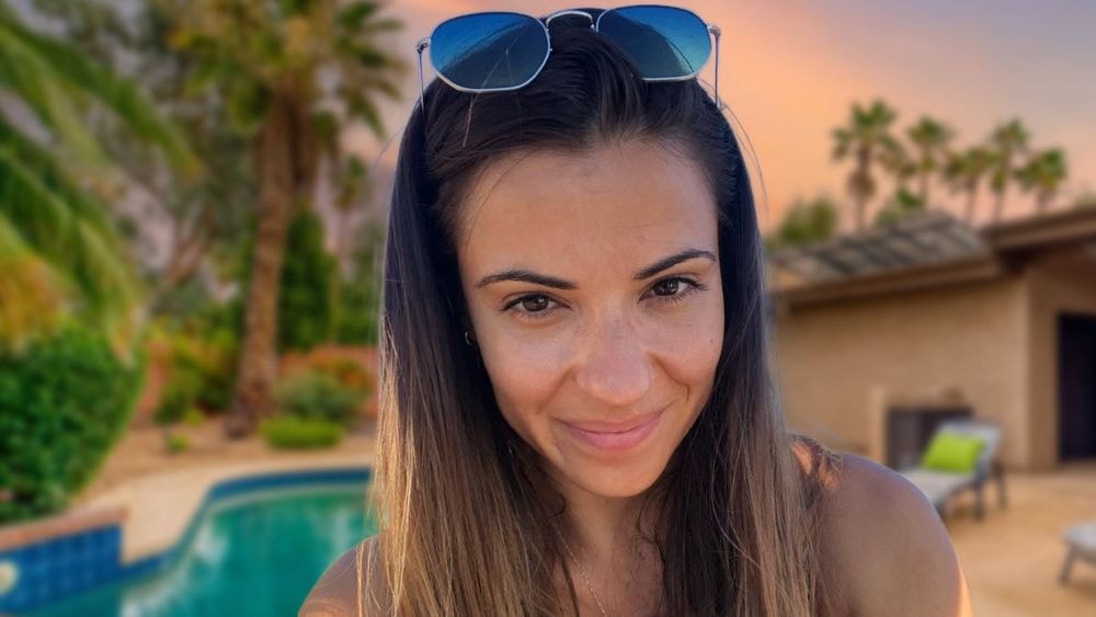 Denitsa Ikonomova (Danse avec les stars) : visitez sa villa au milieu de palmiers isolée de tout