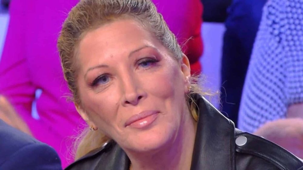 "Elle ne me connaît pas" : Loana revient sur sa relation difficile avec sa fille Mindy et fait une révélation sur sa vie intime