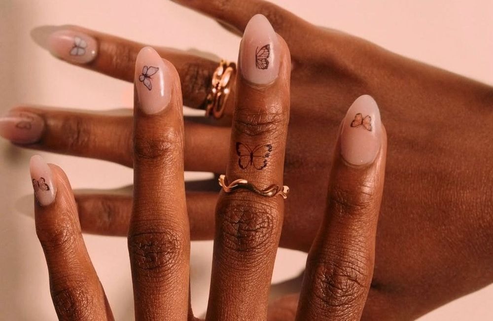 « Nail tattoo » : quelle est cette manucure atypique qui affole la toile ?