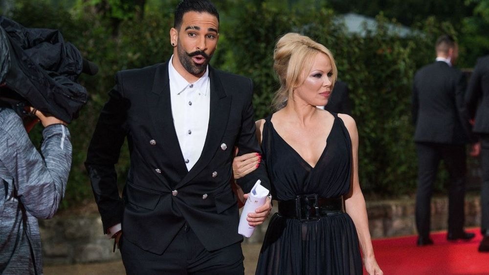 Adil Rami, sans filtre sur son ex Pamela Anderson : elle "me mettait..."