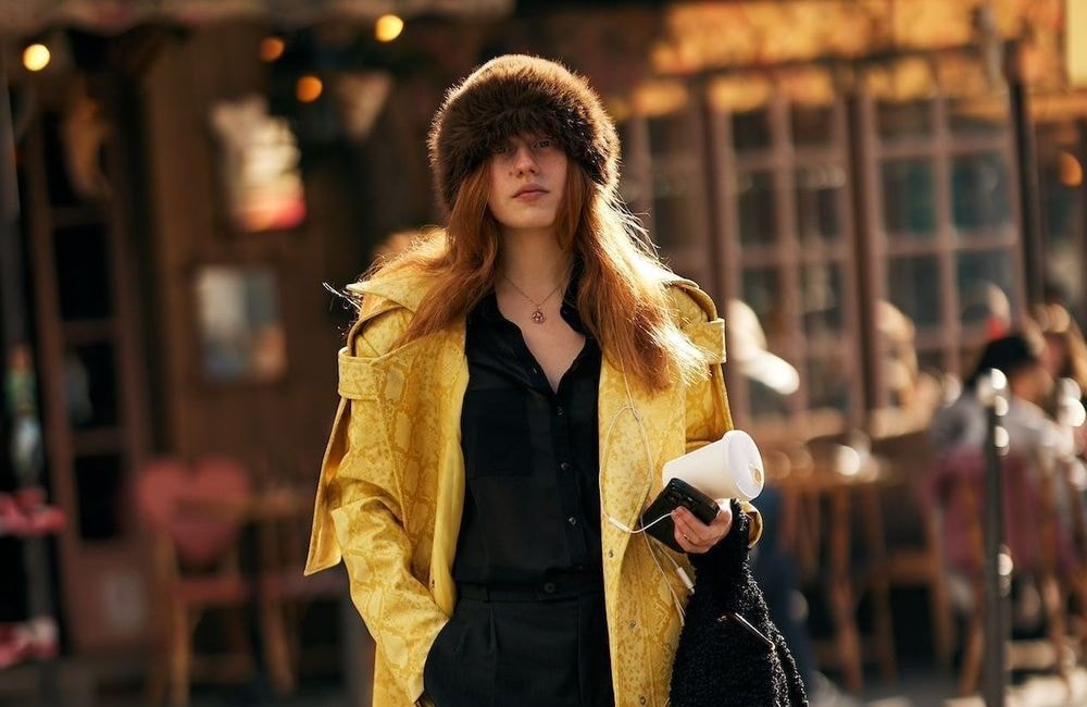 Exit la cagoule et le bonnet, la chapka s’impose comme l’accessoire star de l’hiver