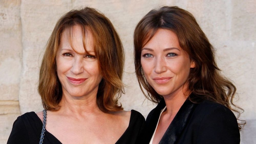 Mort de Nathalie Baye : face aux enjeux d’héritage, sa fille Laura Smet protégée par la loi française, un cadre juridique très encadré