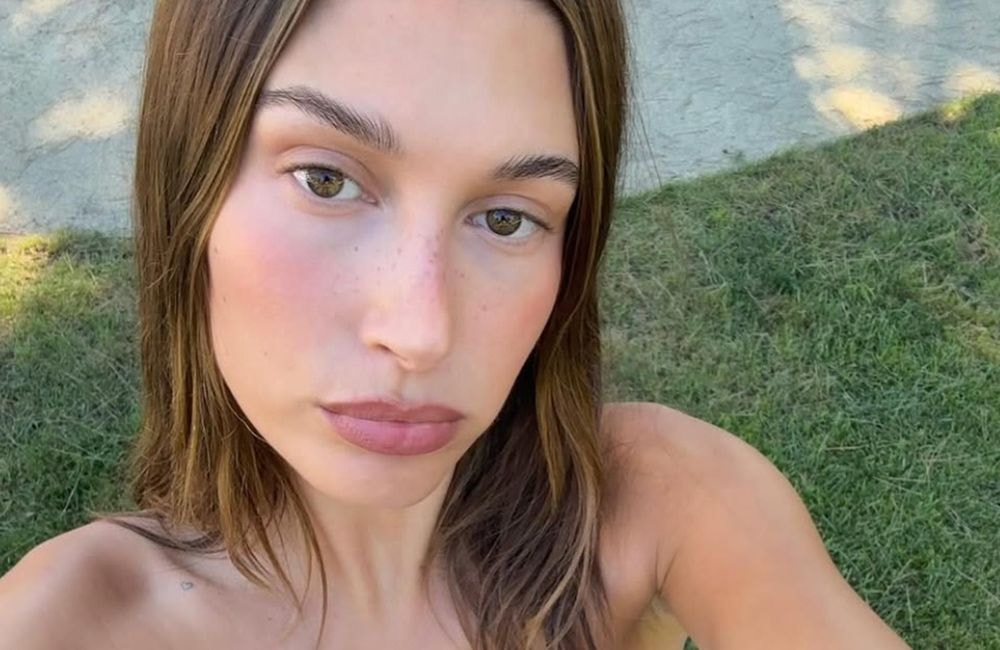 Voici l’« exercice préféré » d’Hailey Bieber pour tonifier son ventre après sa grossesse
