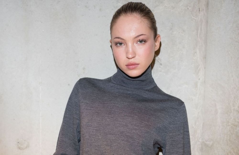 Lila Grace Moss incarne une version 100 % mode de Lara Croft au défilé Coperni