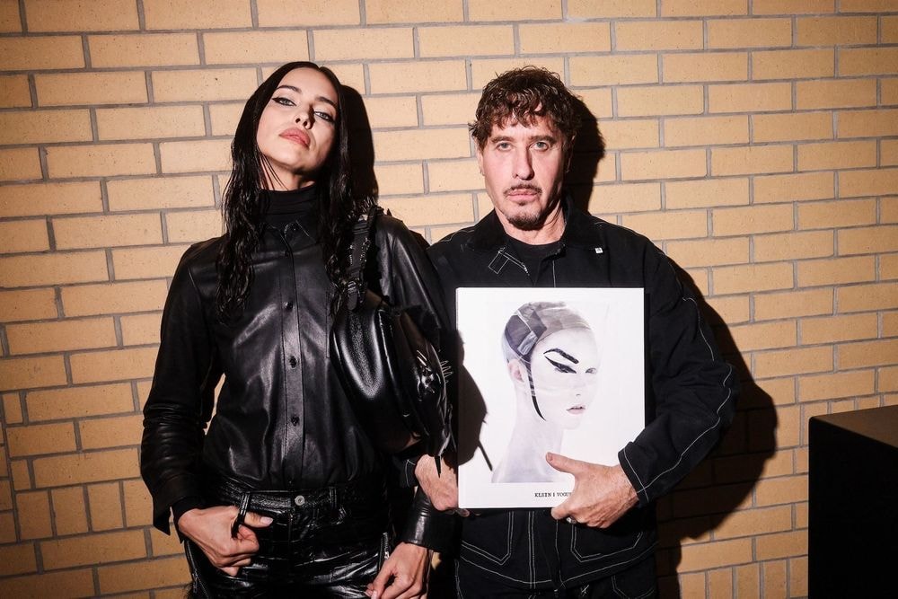 Le retour du “cowboy underground” : comment Irina Shayk impose la tendance
